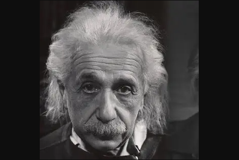  Albert Einstein: Göreliliğin Dahisi ve Modern Fiziğin Mimarı